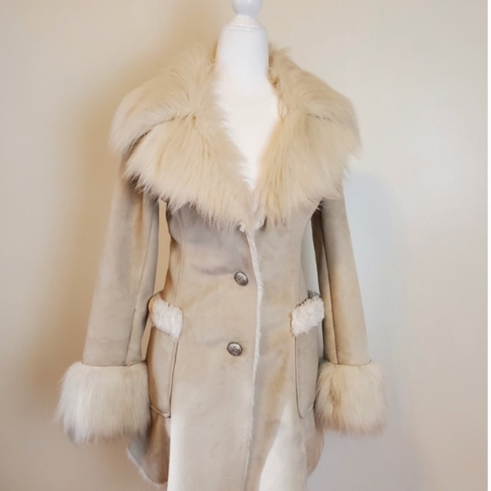 **PENDING-SOLD**GUESS COAT